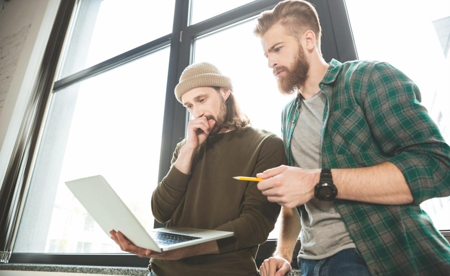 Séance de travail collaborative sur la planification financière